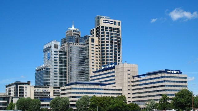 Kantoorcomplex Tooropgebouw in Amsterdam met prominente Delta Lloyd-logo’s op meerdere gebouwen.